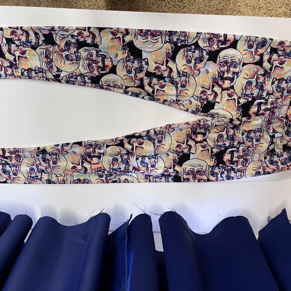 LuLaRoe Sketchy Skull Leggings - One Size - Picture 5 of 6